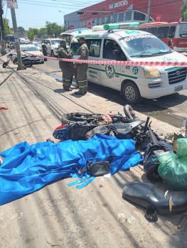 Choque fatal: Motociclista pierda la vida tras chocar contra un automóvil